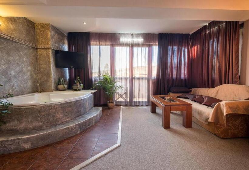 سوئیت با تخت بزرگ, хотел том и нези класик