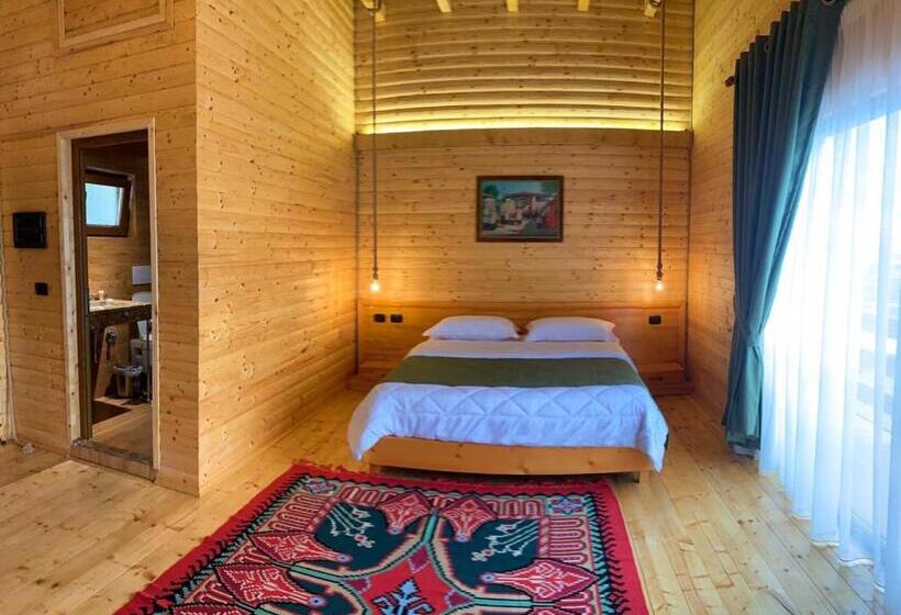 バルコニー付きスタンダードトリプルルーム, Wooden House