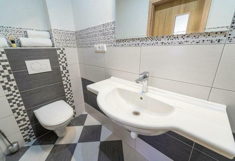 غرفة قياسية مطلة على الجبل, Penzión čikovský