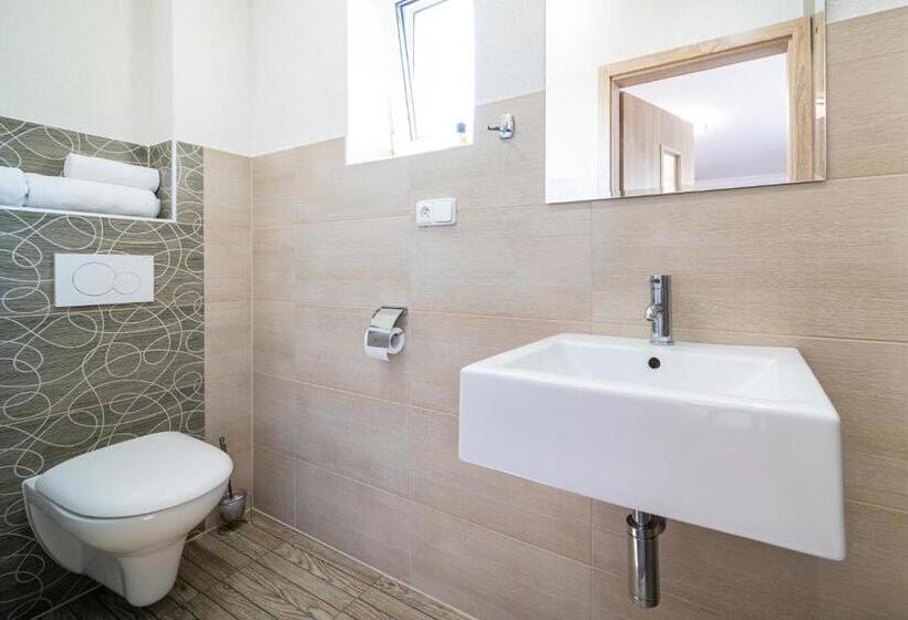 شقة غرفة واحدة, Penzión čikovský