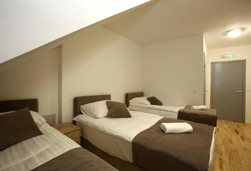 اتاق استاندارد سه نفره, Gostilna In Prenočišča Gedžo