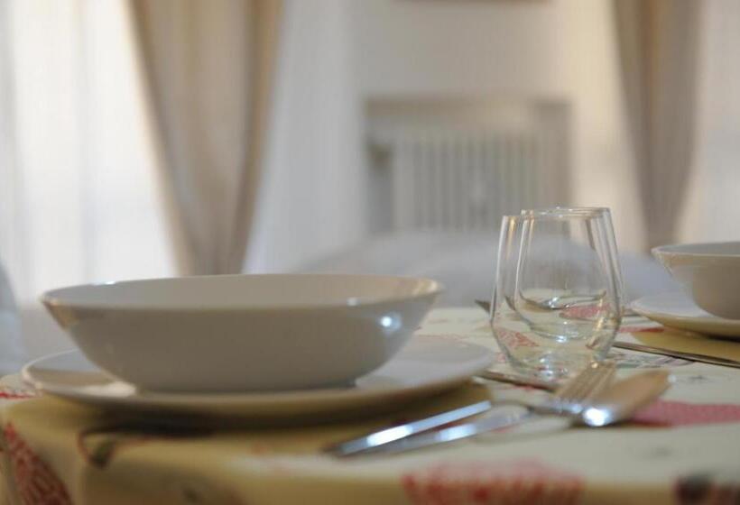 اتاق لوکس, Piccolo Borgo Antico