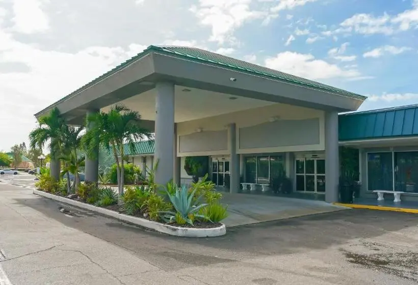 １ベッドルームハウス, Heated Pool, Fireplace, 70 Tv, Waterfront & More!