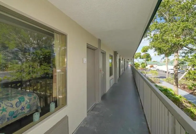 １ベッドルームハウス, Heated Pool, Fireplace, 70 Tv, Waterfront & More!