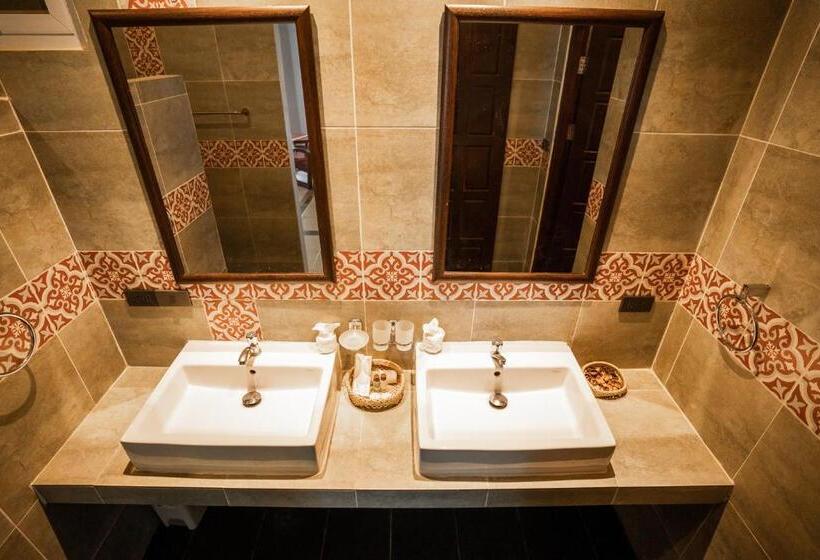 Chambre Supérieure, Nakorn River View