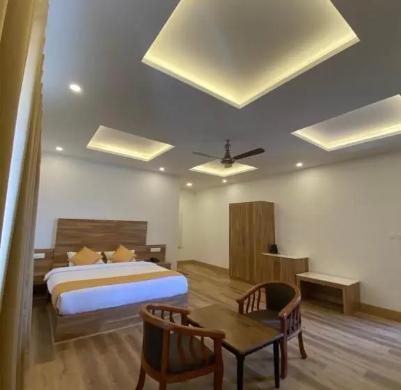 キングサイズベッドのスタンダードルーム, Munnar Ice Queen Resorts