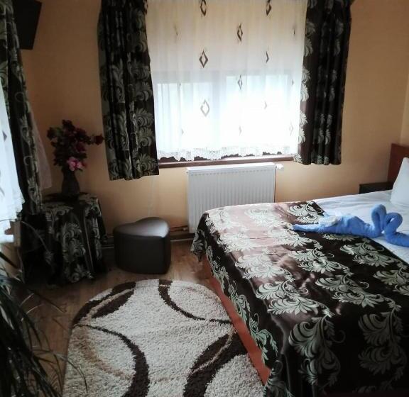 غرفة عائلية, Casa Alex