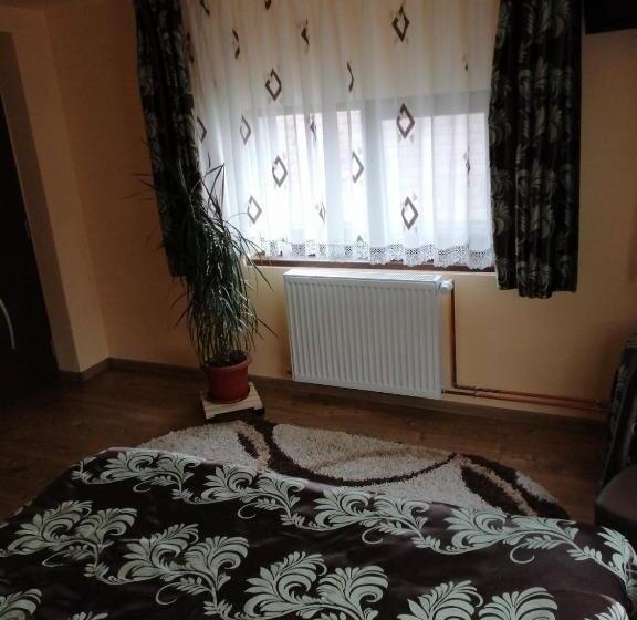 غرفة عائلية, Casa Alex