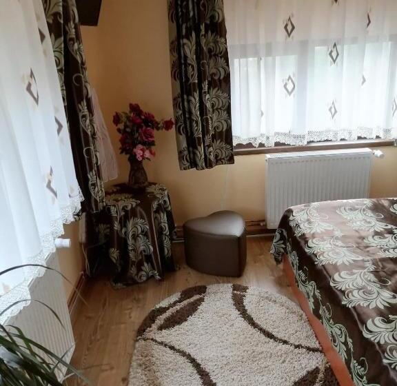 غرفة عائلية, Casa Alex