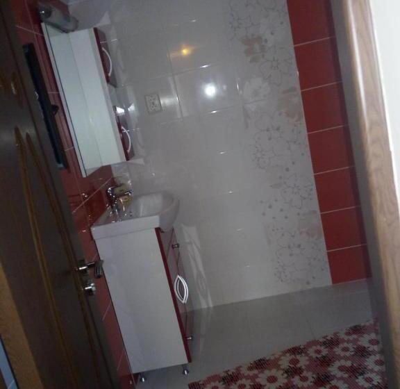 اتاق خانوادگی, Casa Alex