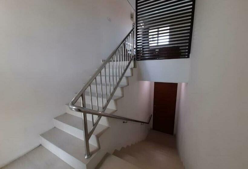 شقة غرفتين, Oyo Home 90435 Sena Home Homestay #819