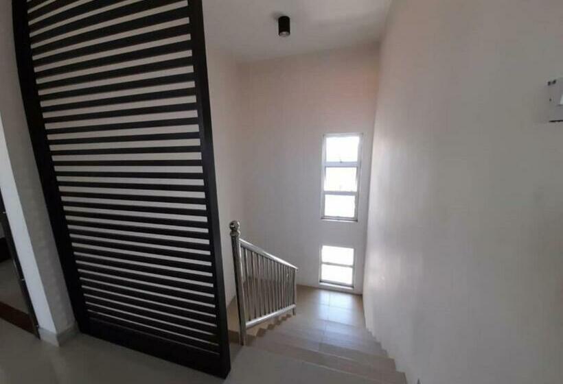 带2个卧室的公寓, Oyo Home 90435 Sena Home Homestay #819