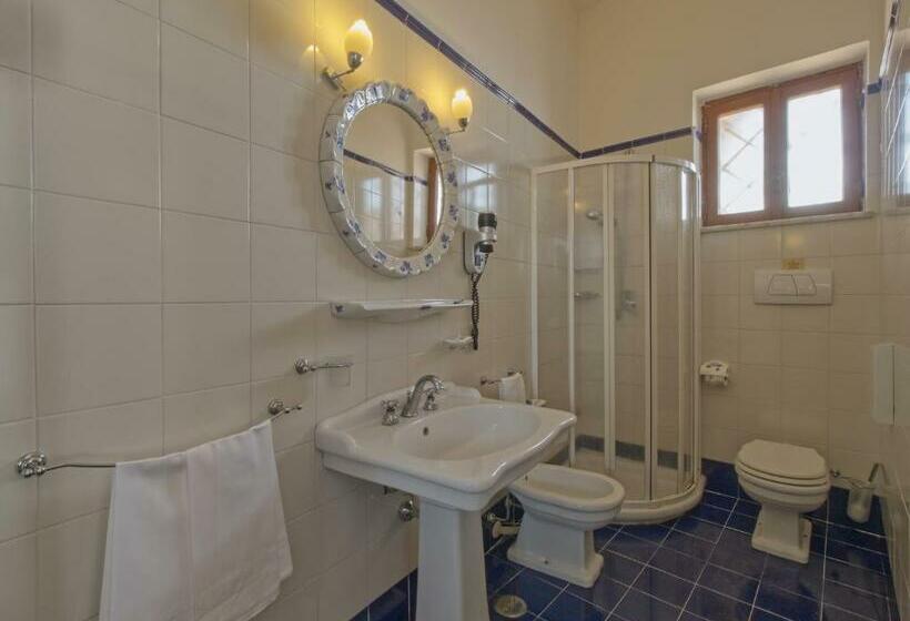 اتاق لوکس با بالکن و چشم‌انداز دریا, Villa Scarpariello Relais
