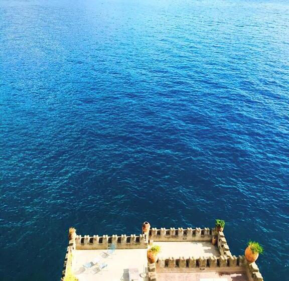 غرفة ديلوكس مطلّة علي البحر مزوَّدة بشُرفة, Villa Scarpariello Relais