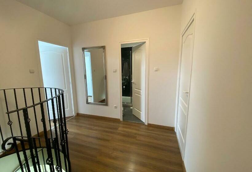 דירת שלושה חדרים, Platán Apartmanház