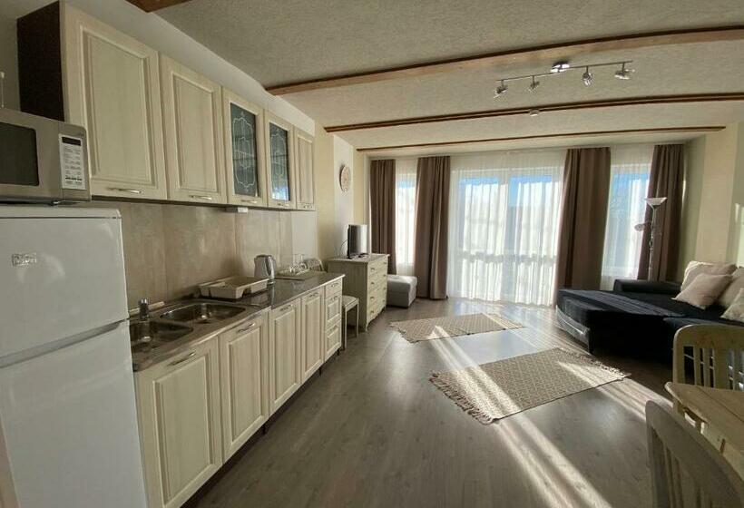 Апартаменты 3 Спальни, Platán Apartmanház