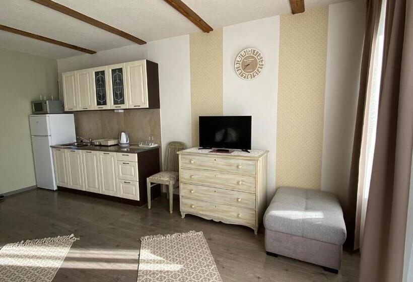 Апартаменты 3 Спальни, Platán Apartmanház