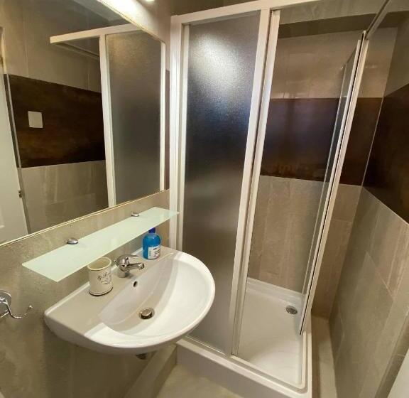 低层单卧公寓, Platán Apartmanház