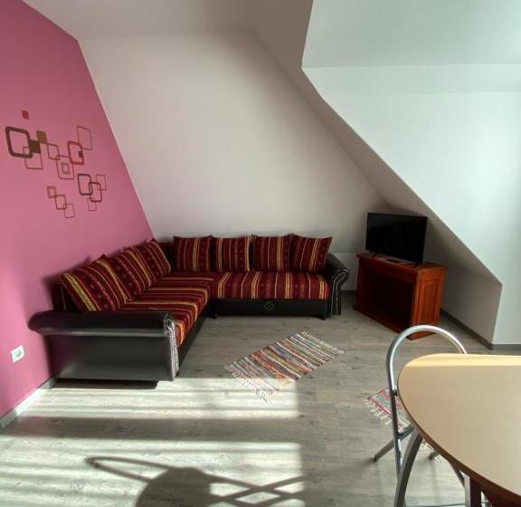 复式房间, Platán Apartmanház