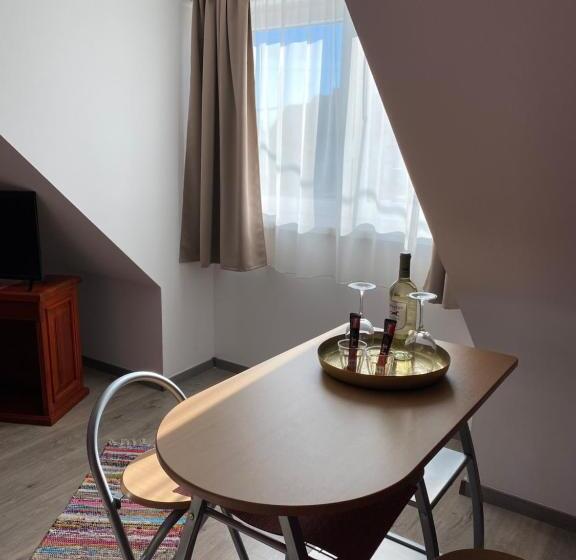 复式房间, Platán Apartmanház