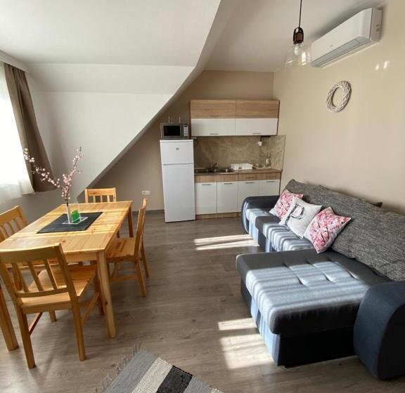 标准间, Platán Apartmanház