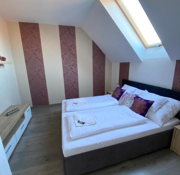 标准间, Platán Apartmanház