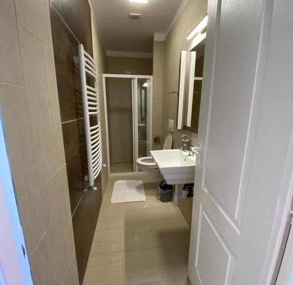 标准间, Platán Apartmanház