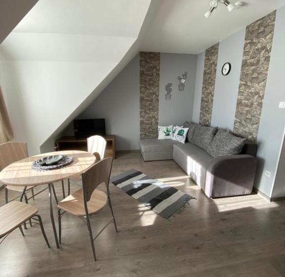 דירת חדר, Platán Apartmanház