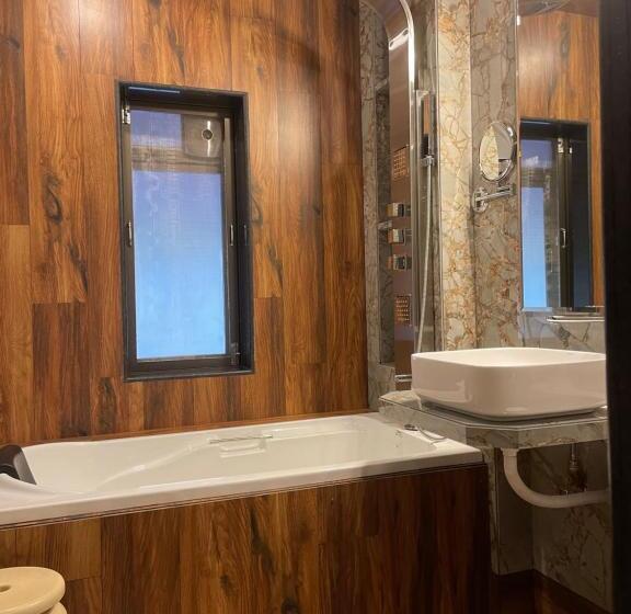 Люкс, Cold Spot Village Resort