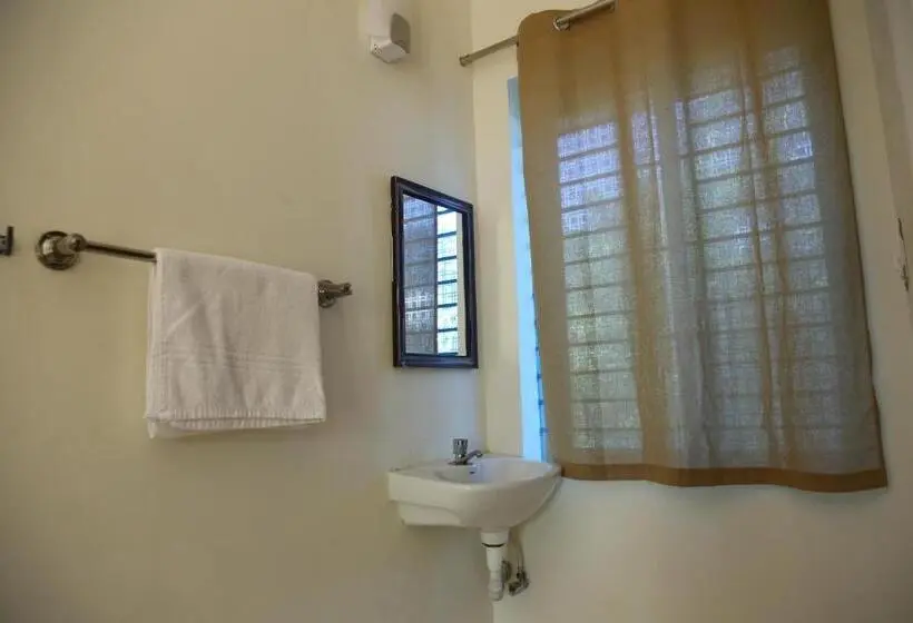 デラックストリプルルーム, Harsha Haritha Residency