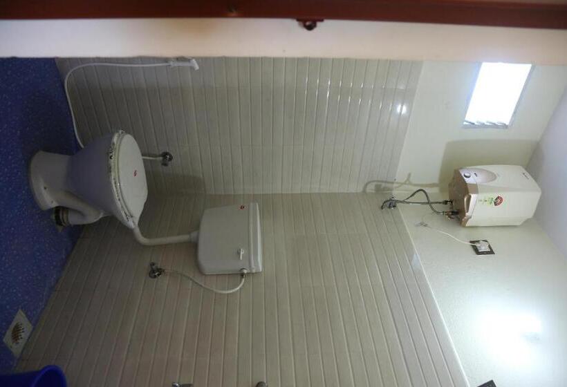 חדר דלוקס לשלושה, Harsha Haritha Residency