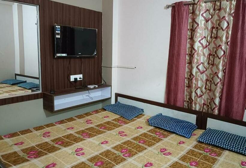 اتاق استاندارد چهار تخته, Milan Palace Deoghar