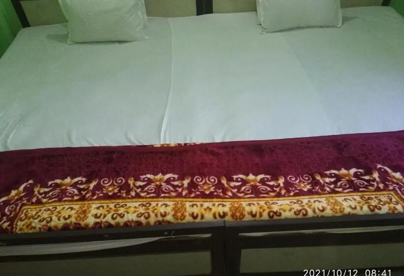 Standard Neljän Hengen Huone, Milan Palace Deoghar