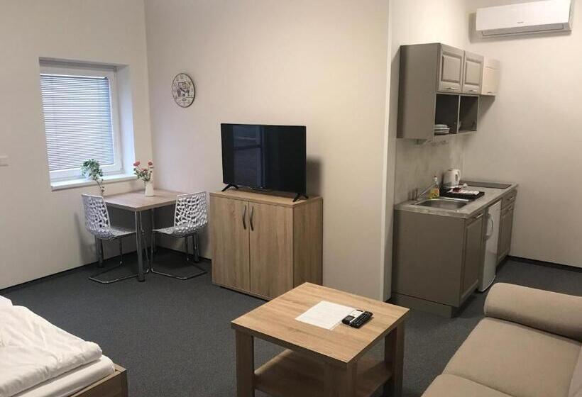 Номер Deluxe, U Jeřába   Komplex C