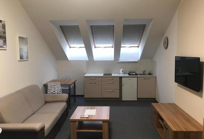 Номер Deluxe, U Jeřába   Komplex C