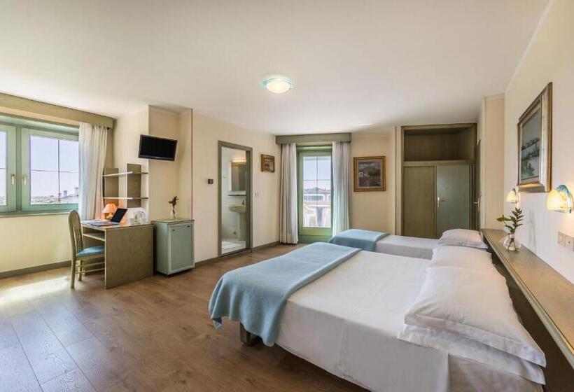 Номер Стандарт Трехместный, Aviano Palace