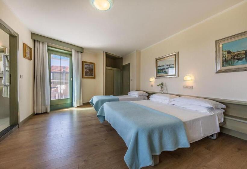 スタンダードトリプルルーム, Aviano Palace