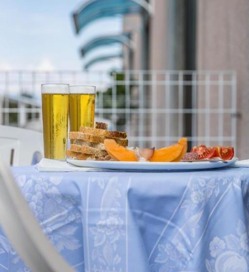 ファミリールーム, Aviano Palace