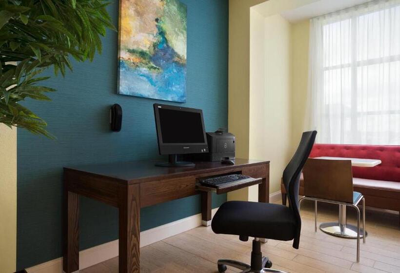 适合残疾人士使用的带超级大床的标准间, Days Inn & Suites By Wyndham Caldwell