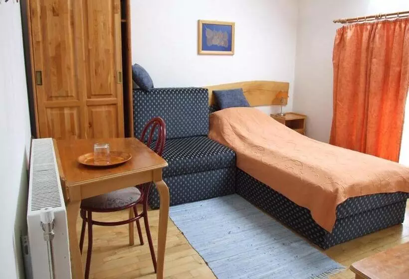 اتاق استاندارد یک نفره, Diána