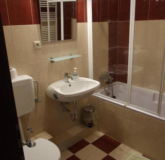 סוויטה משפחתית, Diána