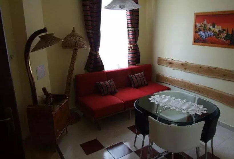 سوییت خانوادگی, Diána