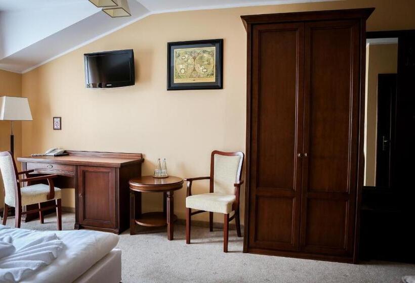 غرفة عائلية كلاسيكية, Eden