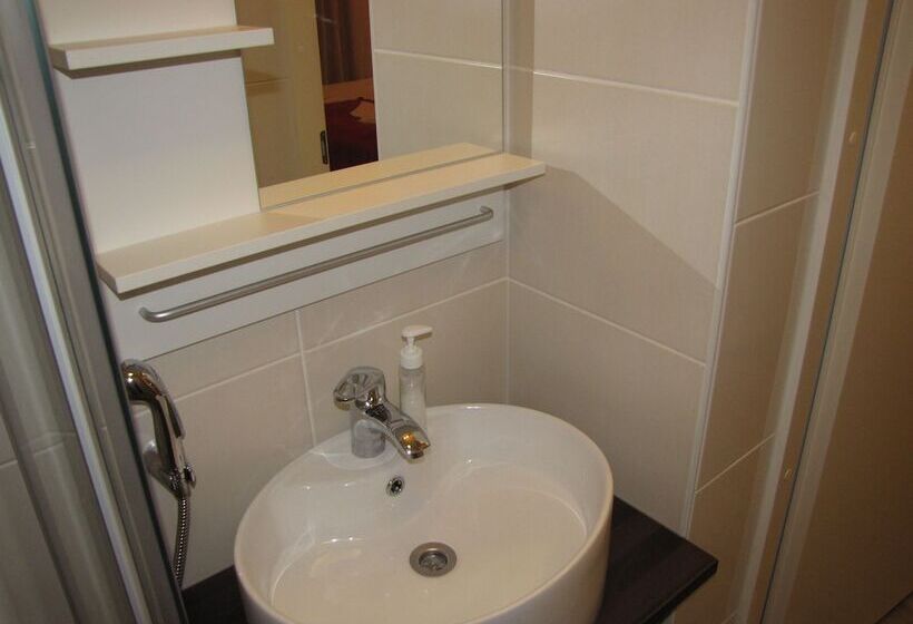 غرفة قياسية, Lapin Satu