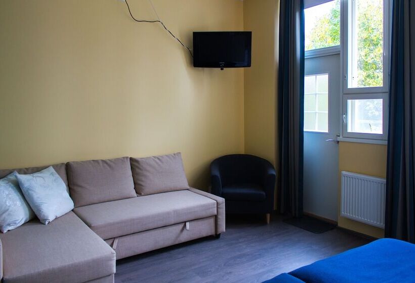 غرفة عائلية, Lapin Satu