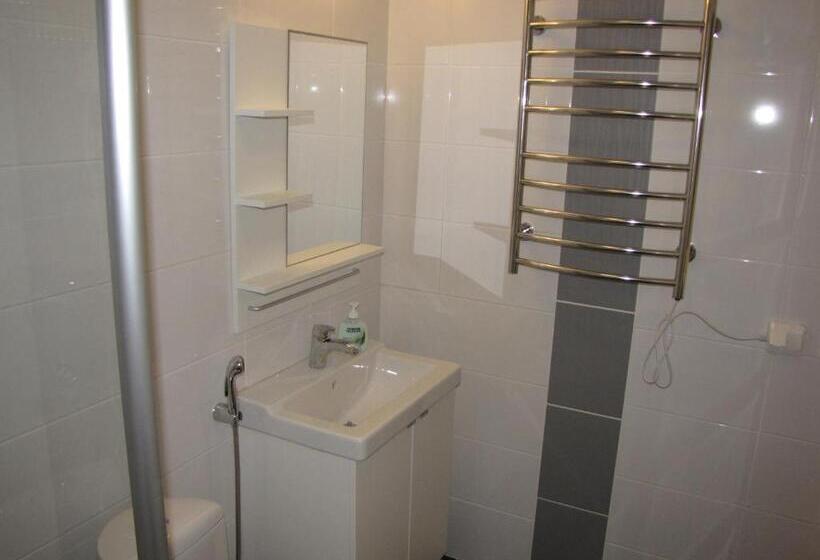 غرفة عائلية, Lapin Satu