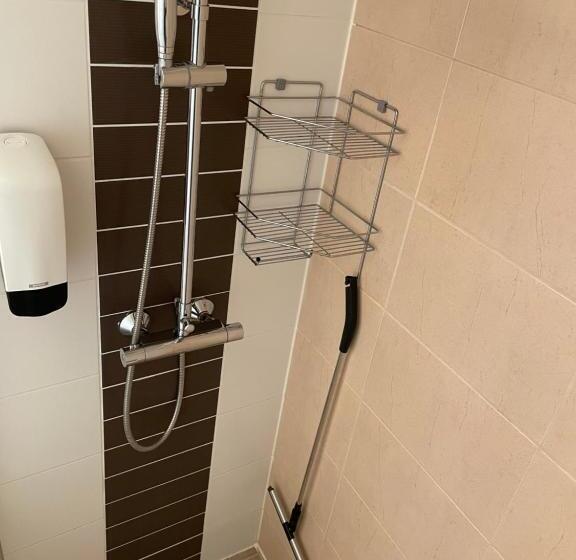 استوديو قياسي مطل على البحيرة, Lapin Satu