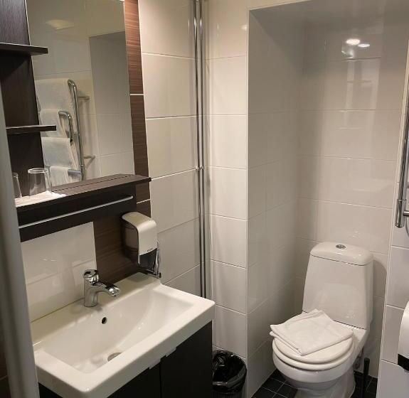 غرفة قياسية مزوَّدة بتراس, Lapin Satu