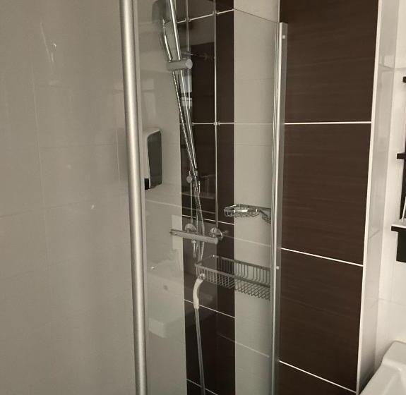 غرفة قياسية مزوَّدة بتراس, Lapin Satu