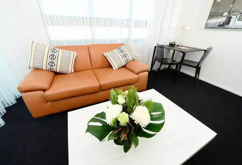 استودیو استاندارد با تخت کینگ, Oaks Gladstone Grand